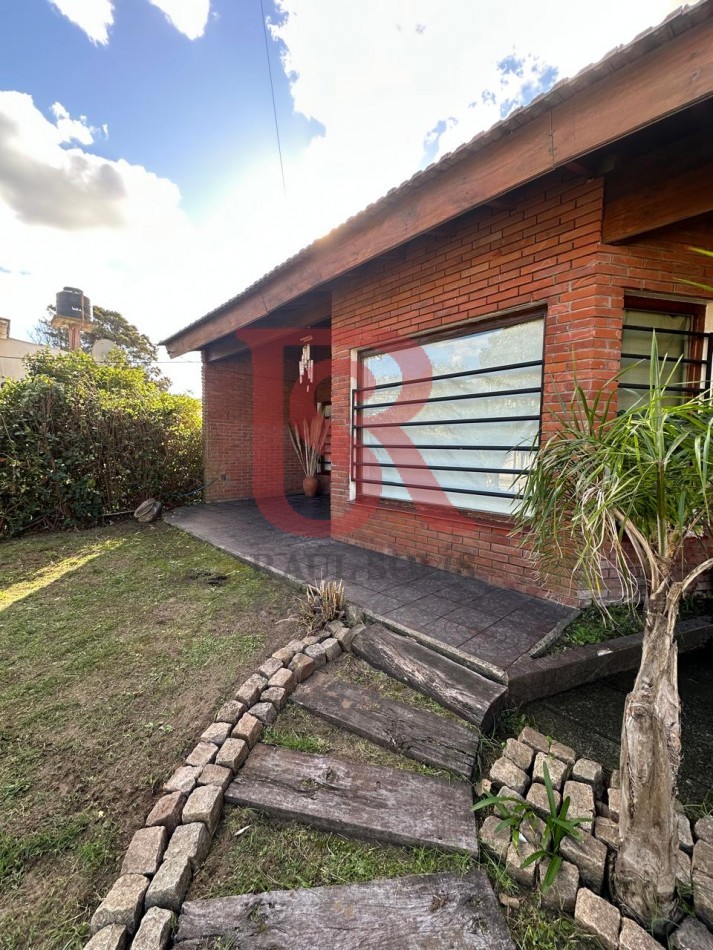 AV- Amplia casa en venta a pocas cuadras del mar