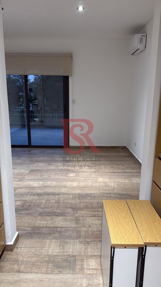 AM. Impecable Casa en Alquiler de 4 ambientes con Piscina
