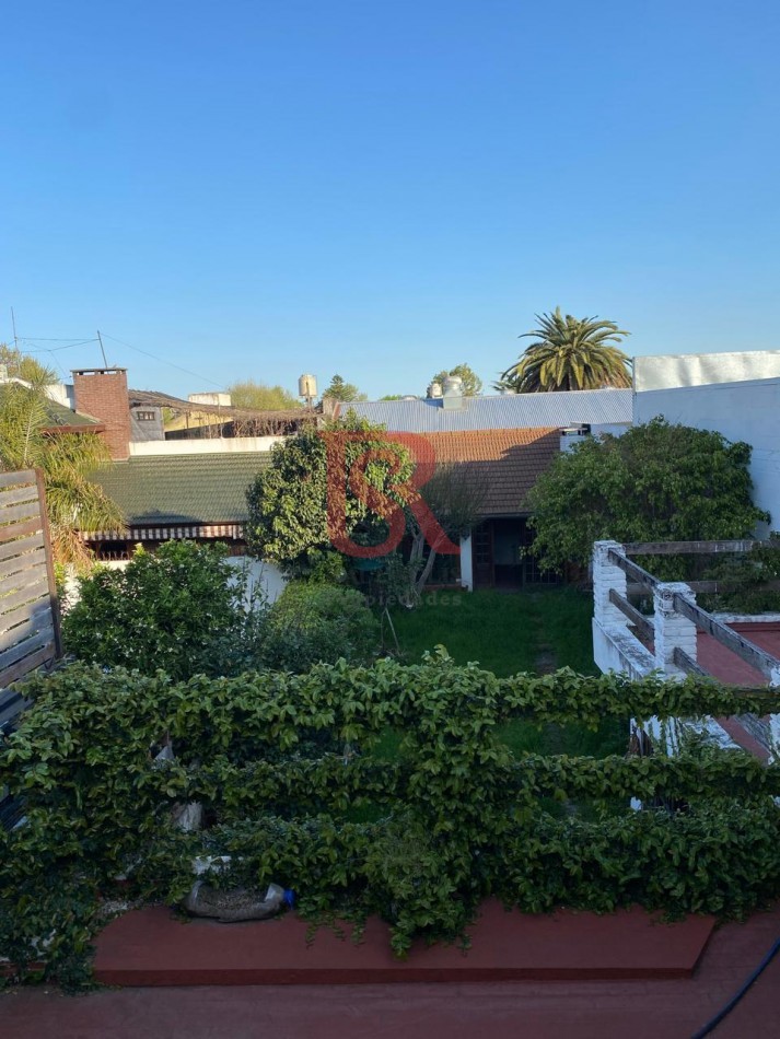 AM. Casa en Venta en Dos Plantas con Jardin - Bernal - Apta Credito