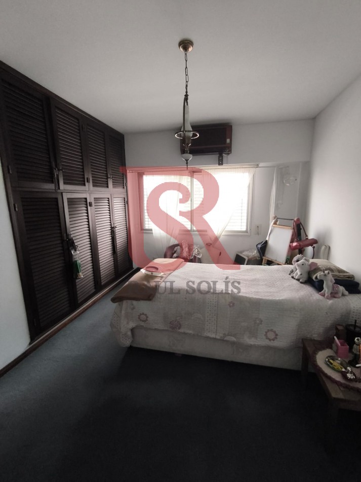 LP - VENTA! Hermoso piso de 4 ambientes con cochera y escritorio en Quilmes centro