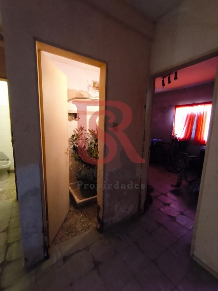 LP - Venta departamento a refaccionar 5 ambientes en Berazategui
