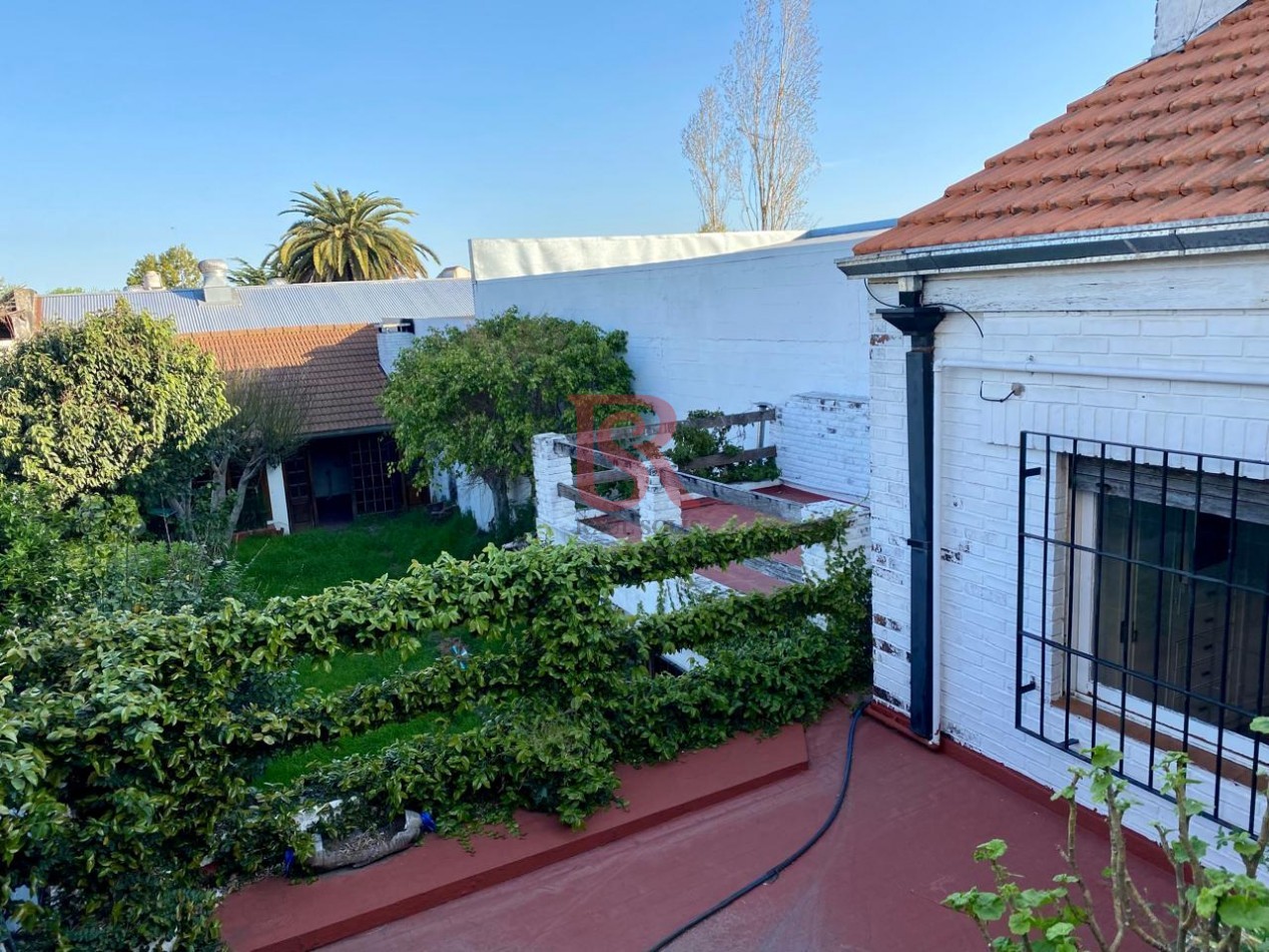 AM. Casa en Venta en Dos Plantas con Jardin - Bernal - Apta Credito