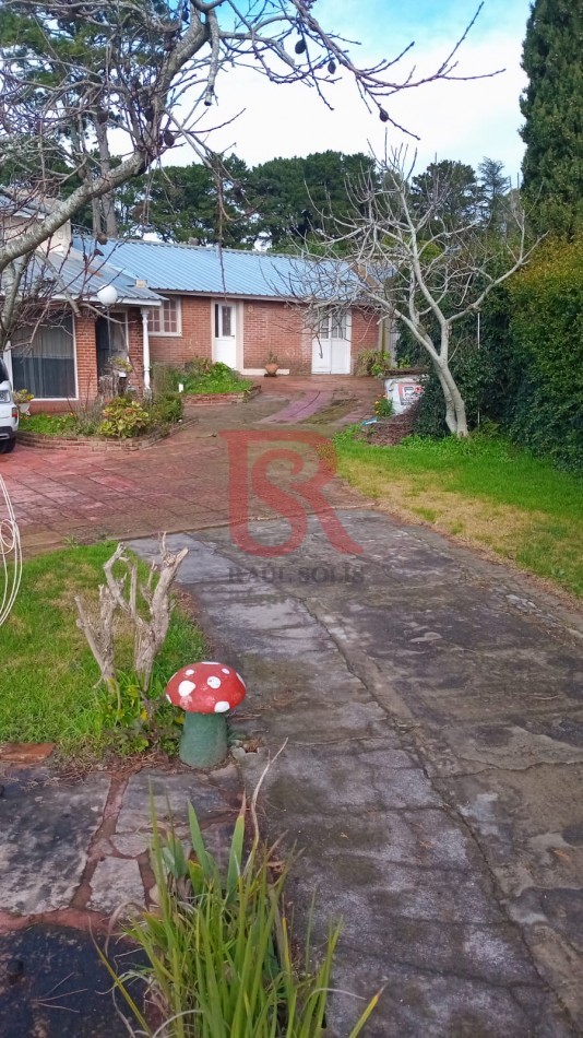 MS-Casa en Venta - Dos Plantas con Departamento Independiente, Pileta y Amplio Parque