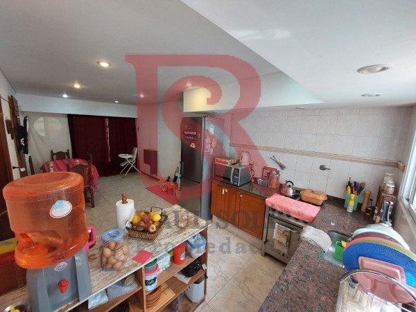 AV- Amplia casa en venta a pocas cuadras del mar