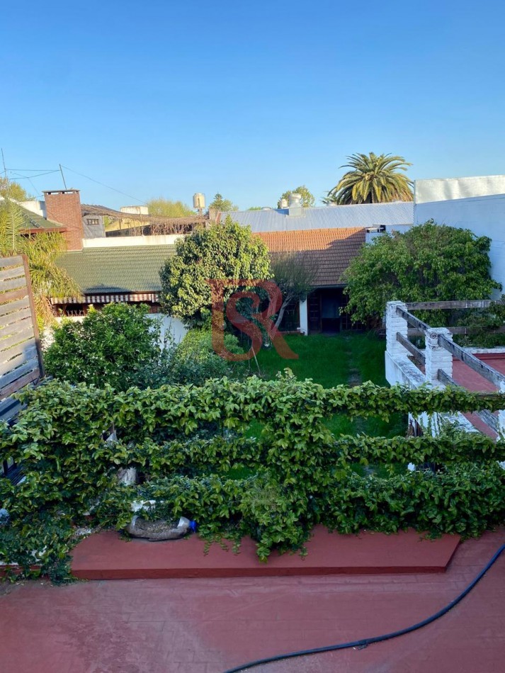 AM. Casa en Venta en Dos Plantas con Jardin - Bernal - Apta Credito