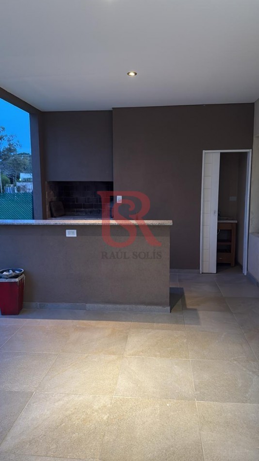 AM. Impecable Casa en Alquiler de 4 ambientes con Piscina