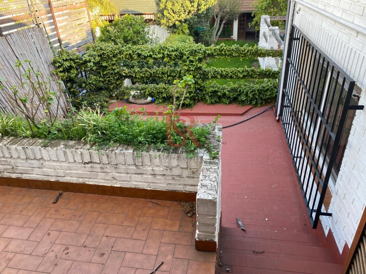 AM. Casa en Venta en Dos Plantas con Jardin - Bernal - Apta Credito