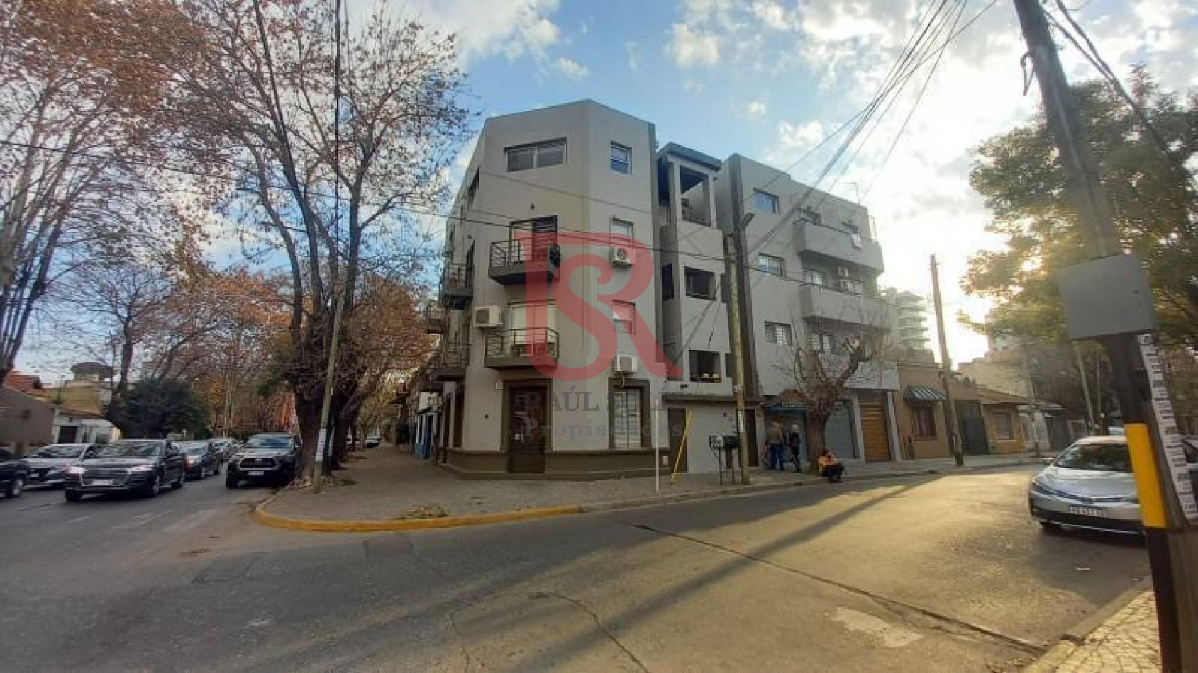 DN - Amplio departamento 3 ambientes con cochera en alquiler, Quilmes