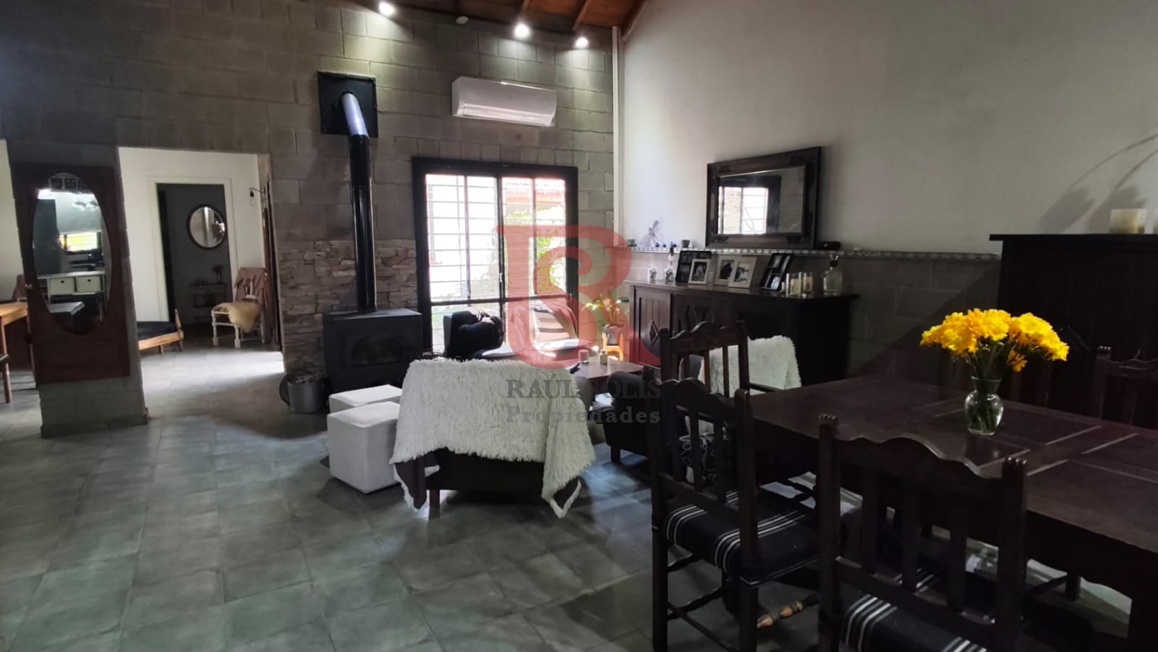 DN - Excelente ubicacion, Casa 4 ambientes en venta, Quilmes!! Apta Credito