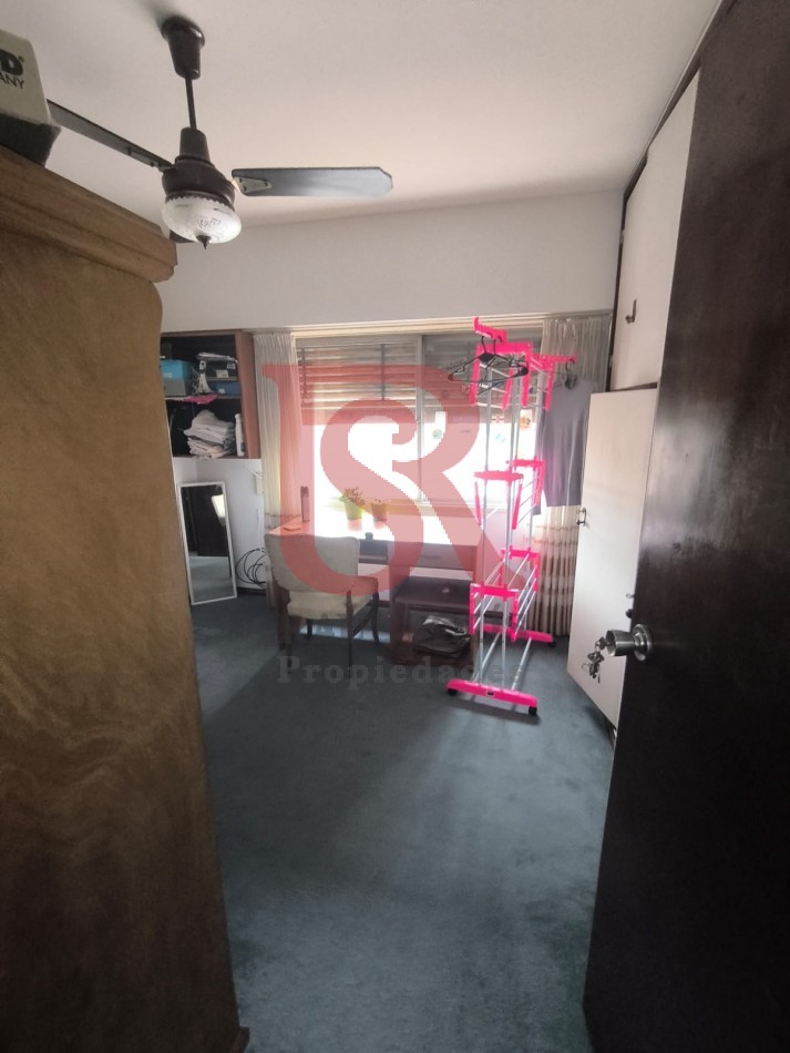LP - VENTA! Hermoso piso de 4 ambientes con cochera y escritorio en Quilmes centro