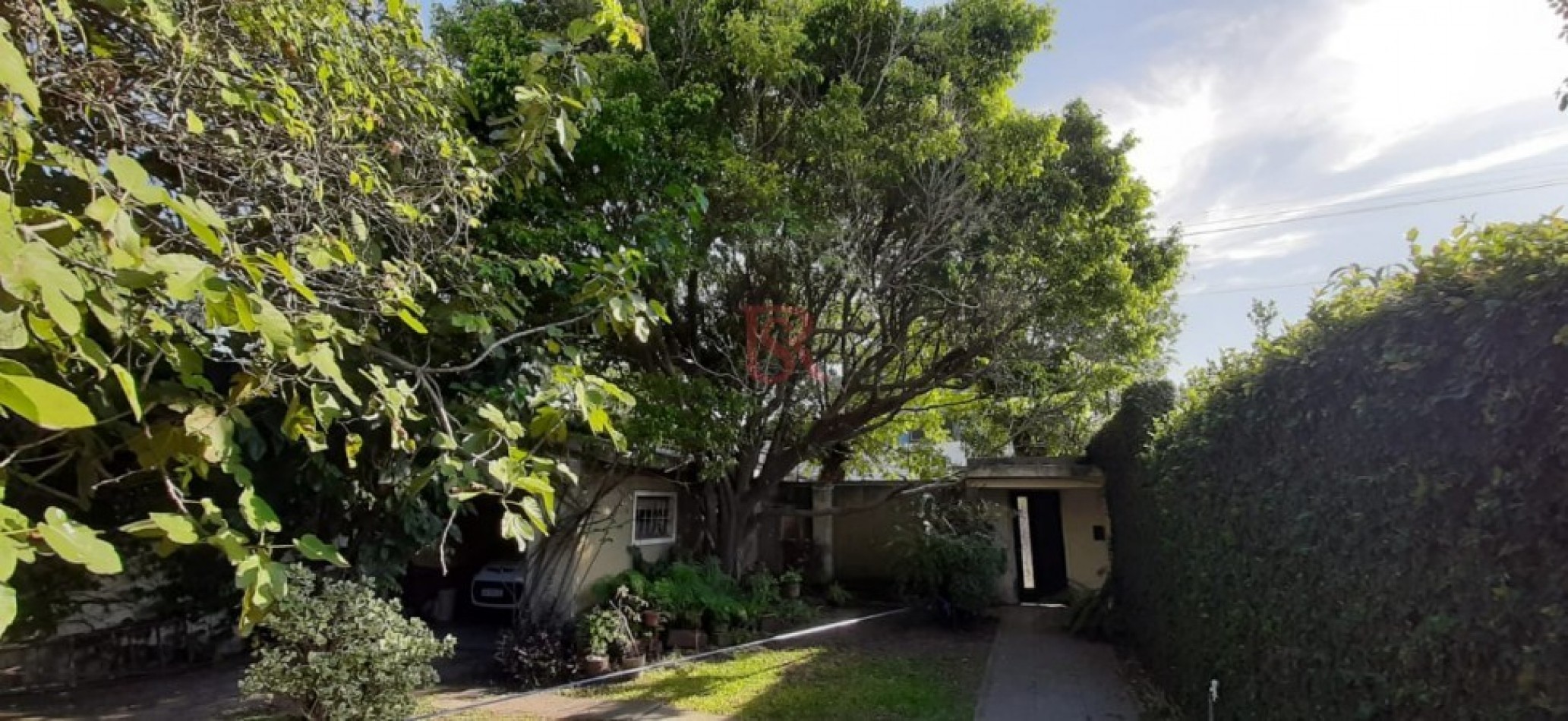 LP - Amplia casa en dos plantas en venta ubicada en Quilmes O