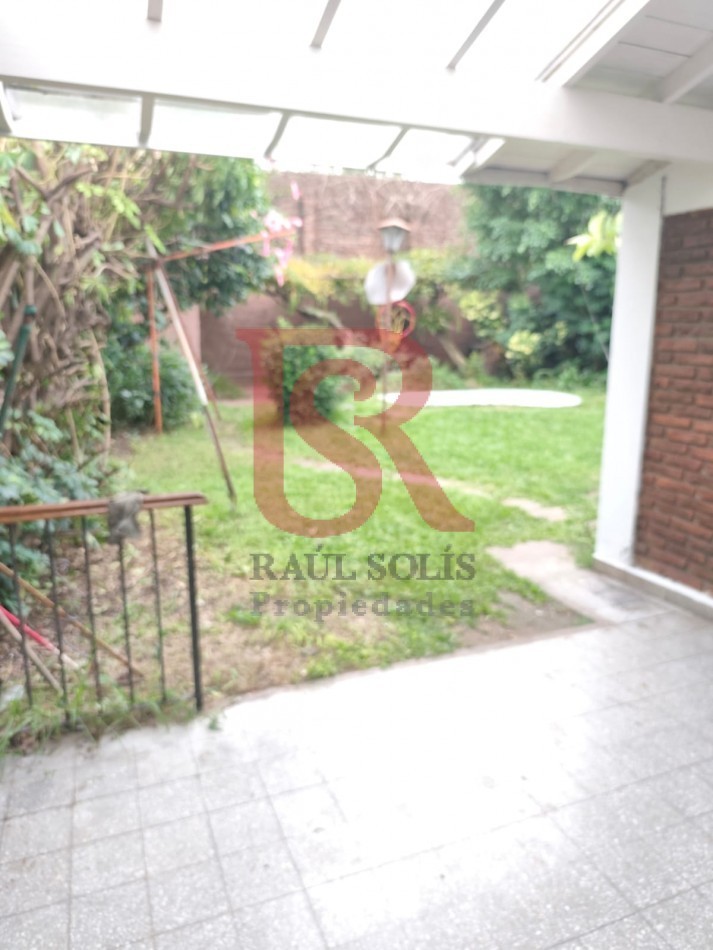 LP - VENTA! Hermosa casa 3 ambientes con escritorio, patio y horno de barro en Don Bosco