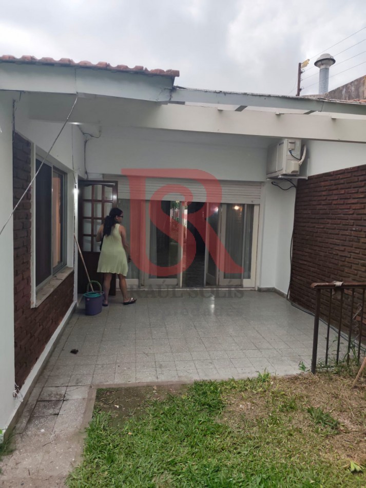 LP - VENTA! Hermosa casa 3 ambientes con escritorio, patio y horno de barro en Don Bosco
