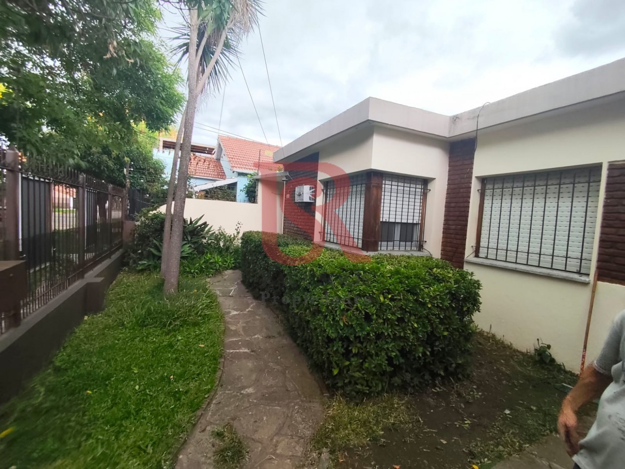 LP - VENTA! Hermosa casa 3 ambientes con escritorio, patio y horno de barro en Don Bosco
