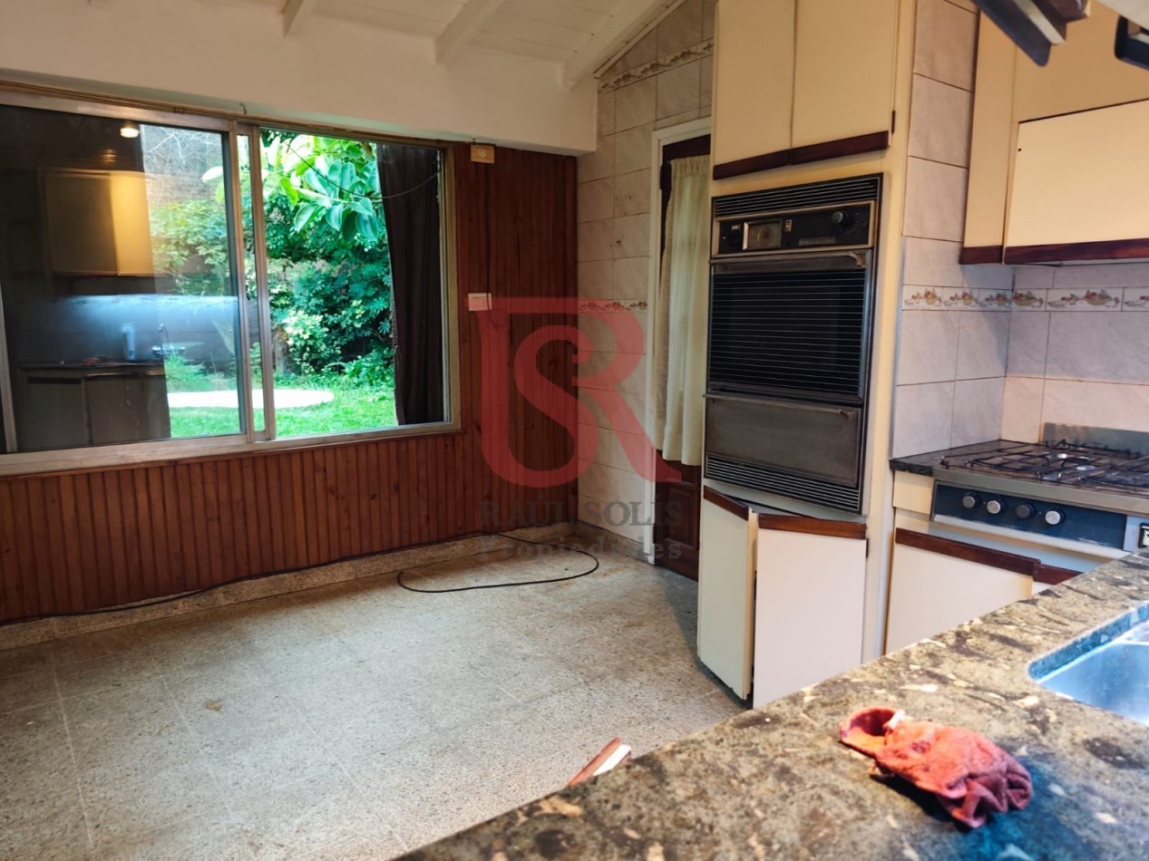 LP - VENTA! Hermosa casa 3 ambientes con escritorio, patio y horno de barro en Don Bosco