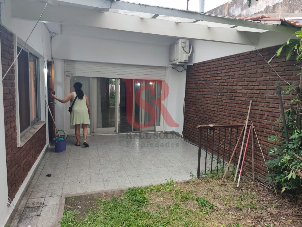 LP - VENTA! Hermosa casa 3 ambientes con escritorio, patio y horno de barro en Don Bosco