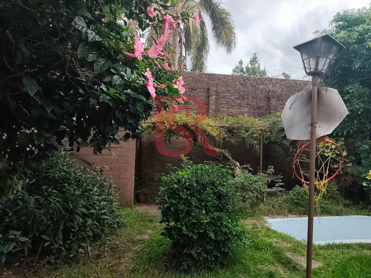 LP - VENTA! Hermosa casa 3 ambientes con escritorio, patio y horno de barro en Don Bosco