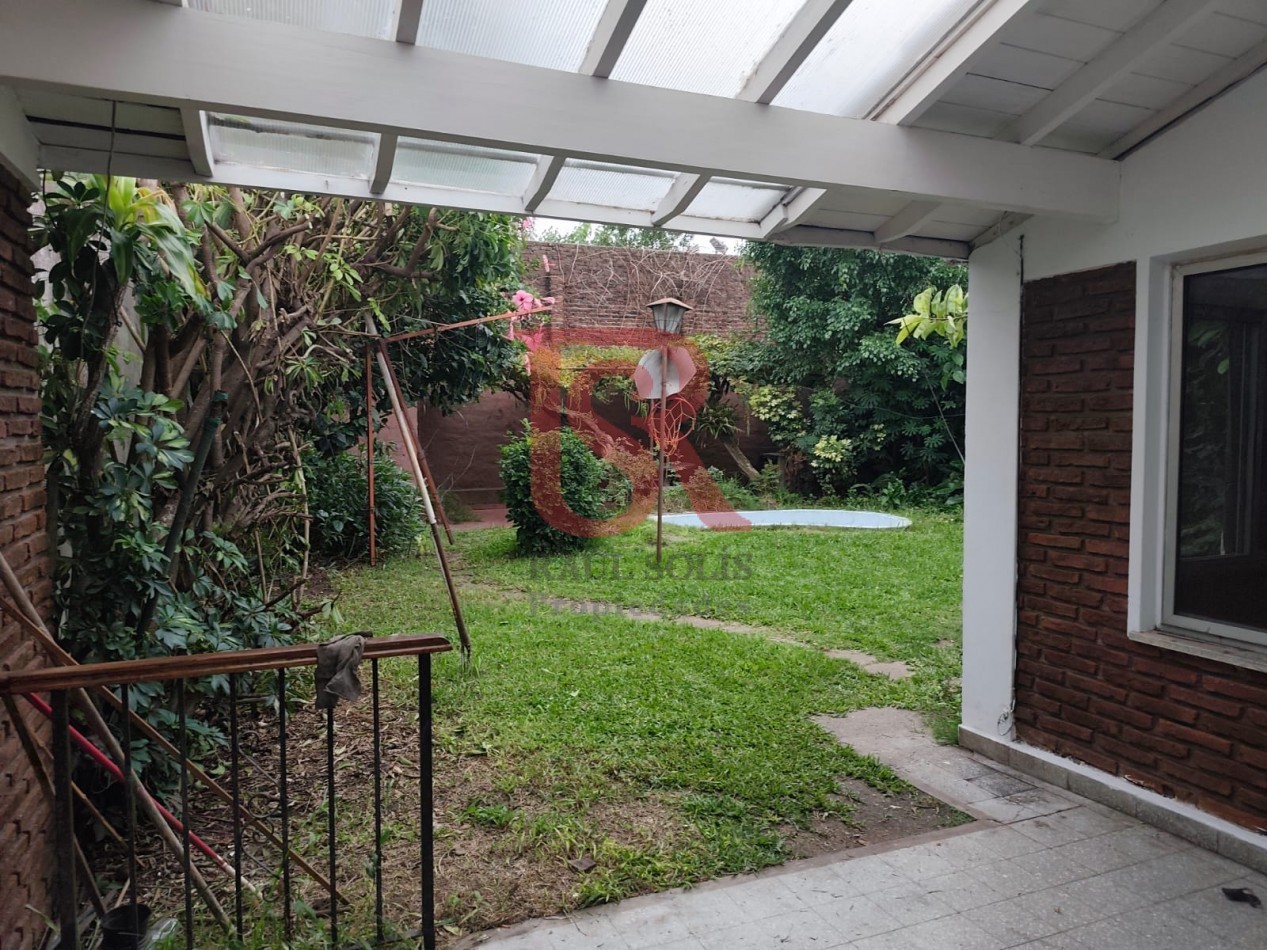 LP - VENTA! Hermosa casa 3 ambientes con escritorio, patio y horno de barro en Don Bosco