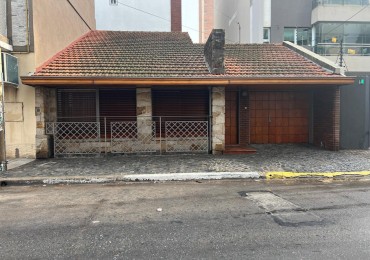 DN - Excelente ubicacion, casa en venta a metros de la plaza Conesa, Quilmes