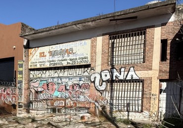 AJ - Alquiler - Amplio local/deposito sobre Av.MITRE