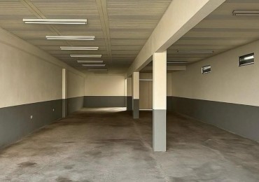 AM. Excelente galpon en alquiler en Bernal Oeste 