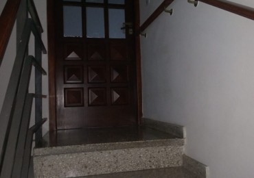 MS - Se alquila hermoso departamento de 3 ambiente en una excelente zona comercial sobre avenida.