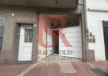 GZ - Excelente PH !!! tres ambientes al frente con Parque y cochera para tres autos