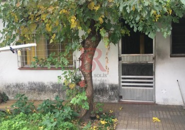 Casa tradicional de tres ambientes en José Marmol