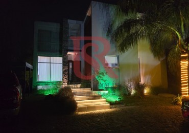 AM. Venta de Casa 5 AMBIENTES en Las Acacias