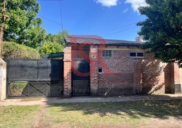 GV-Amplia casa de 5 ambientes, con cochera para 2 o 3 autos, jardin y lavadero en Quilmes Oeste. 