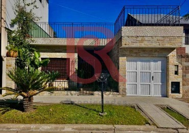 AM. Excelente Casa en Venta 3 ambientes con cochera - Quilmes Oeste