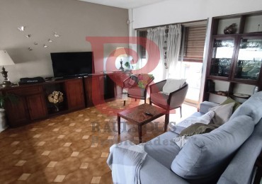 LP - VENTA! Hermoso piso de 4 ambientes con cochera y escritorio en Quilmes centro