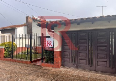 GV-Casas sobre importante terreno en excelente ubicacion