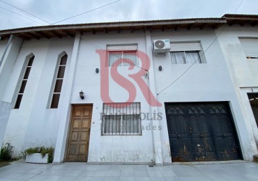 AM-VENTA CASA 4 AMBIENTES CON COCHERA Y PARQUE, EN BARRIO CERRADO QUILMES