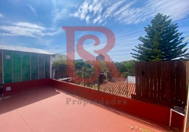 AM. Casa 3 ambientes con Local