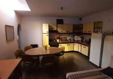 LP - Amplia casa en dos plantas en venta ubicada en Quilmes O